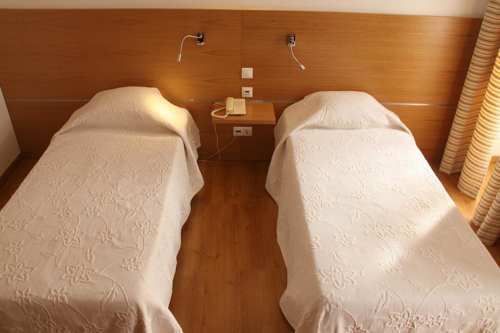 Hotel Zenite أنغرا دو إِراويزو المظهر الخارجي الصورة