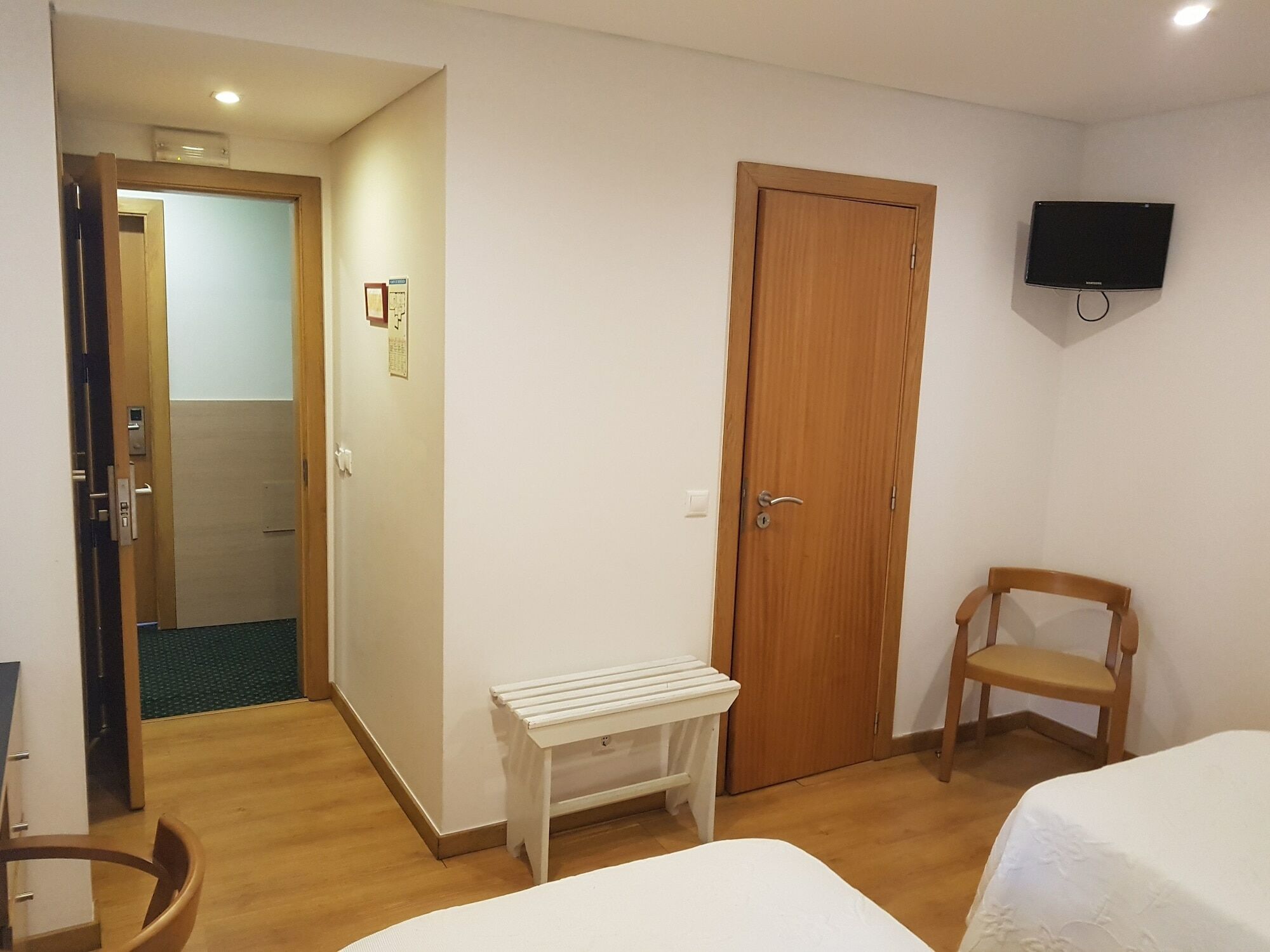 Hotel Zenite أنغرا دو إِراويزو المظهر الخارجي الصورة